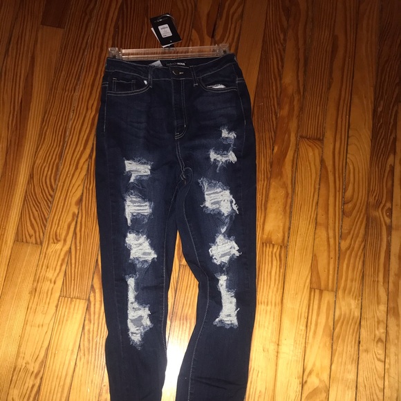 Three jeans from Fashion Nova - Picture 2 of 7